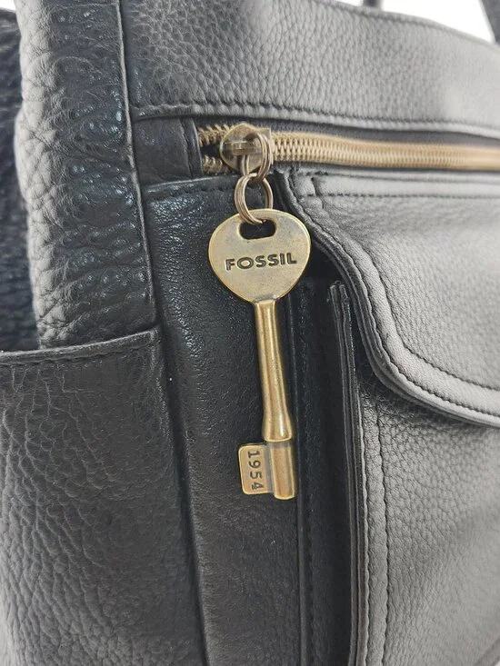 Fossil Black Pebbled Leather Tote Bag | Gold Key Charm | 1954 - Picture 4 of 7